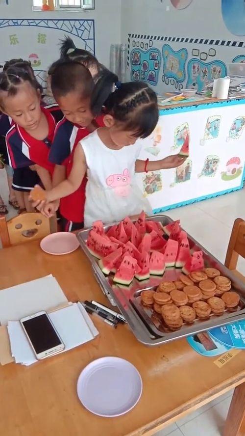 排队吃瓜图片,揭秘热门事件背后的群众心态